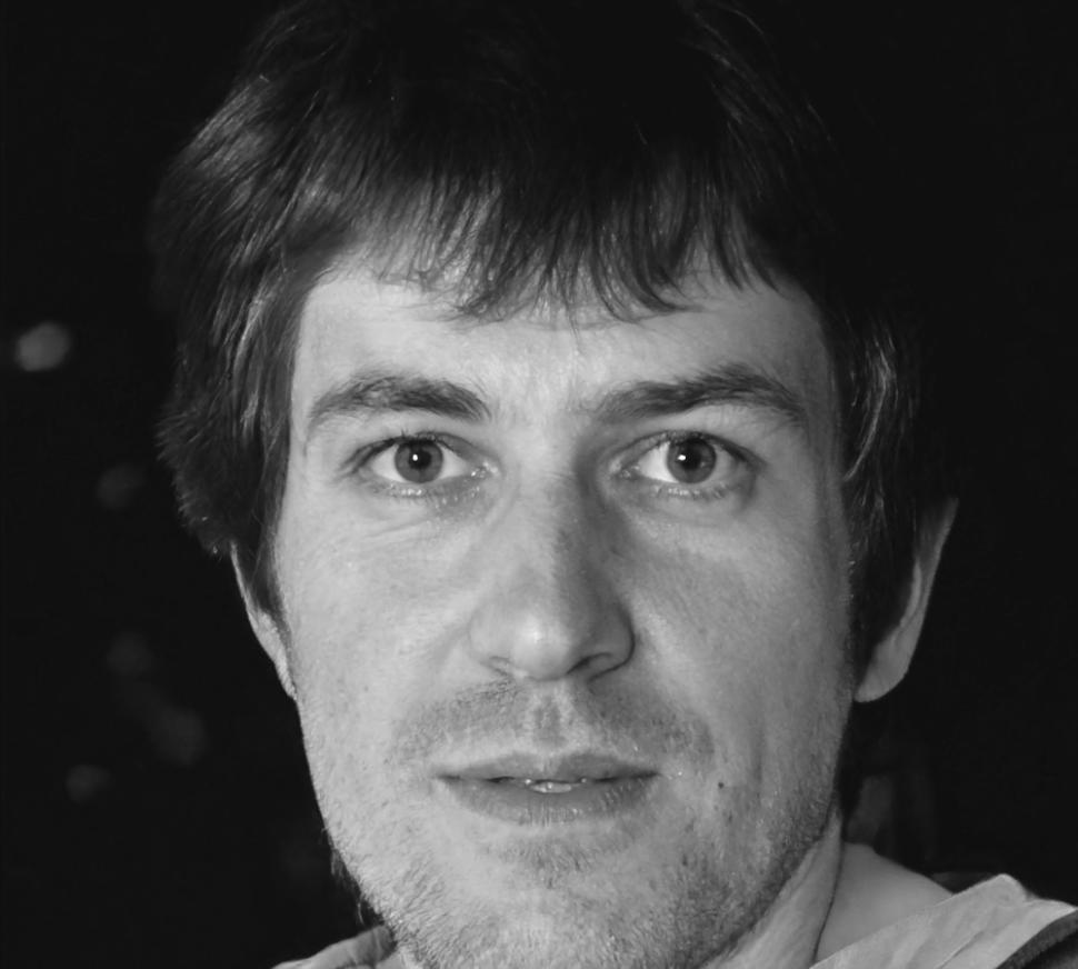 Retrato profesional de instructor financiero