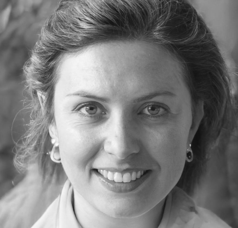 Retrato profesional de instructora financiera